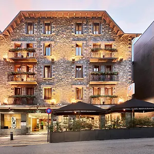 De L'isard Hotell